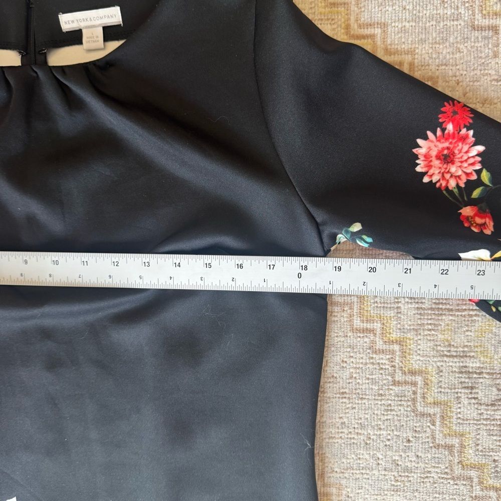 NY&Co New York & Company Dress Large Black Floral Bell Sleeve Shift Sheath EUC - Picture 5 of 6